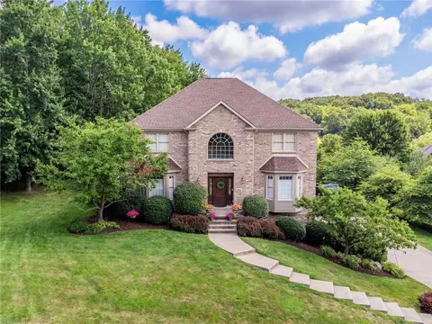 402 Honey Locust Dr, Cranberry Township, PA 16066