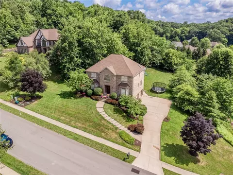 402 Honey Locust Dr, Cranberry Township, PA 16066