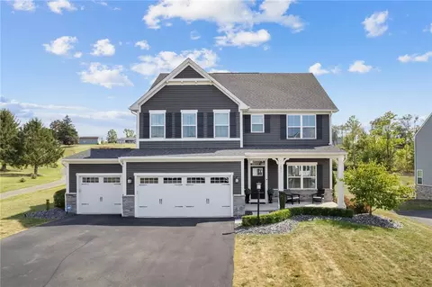1001 Black Sands Dr, Jeannette, PA 15644
