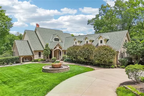 1 Grandview Dr, West Middlesex, PA 16159