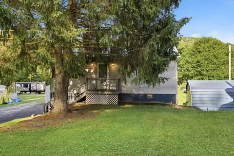 952 Seybertown Rd, Karns City, PA 16041