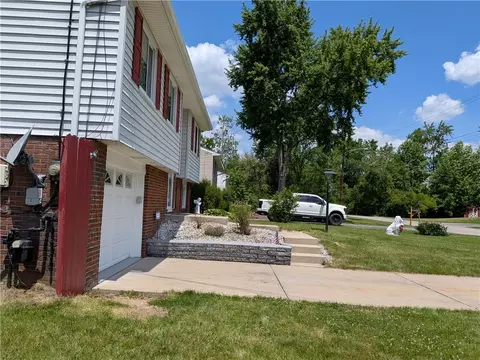 209 Bendix Dr, Coraopolis, PA 15108 photo 5