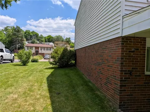 209 Bendix Dr, Coraopolis, PA 15108 photo 6