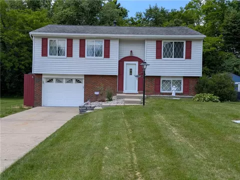 209 Bendix Dr, Coraopolis, PA 15108 photo 1