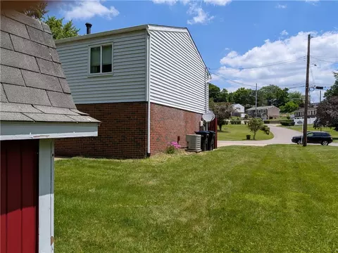 209 Bendix Dr, Coraopolis, PA 15108 photo 7