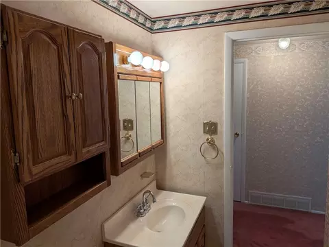 209 Bendix Dr, Coraopolis, PA 15108 photo 23