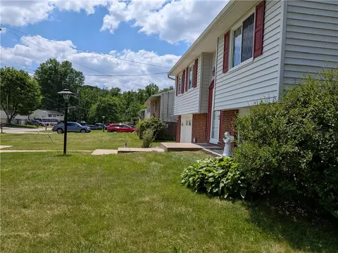 209 Bendix Dr, Coraopolis, PA 15108 photo 4