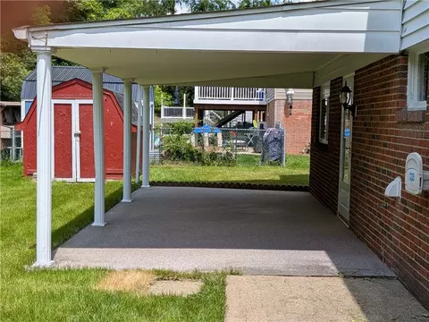 209 Bendix Dr, Coraopolis, PA 15108 photo 9