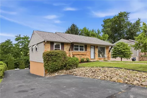 113 Lycoming Dr, Coraopolis, PA 15108