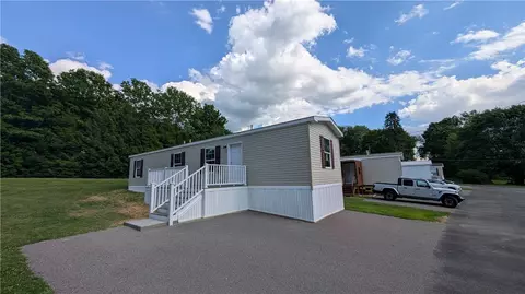 207 Cedar Ln, Valencia, PA 16059
