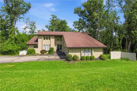 111 Balboa Dr, Monongahela, PA 15063