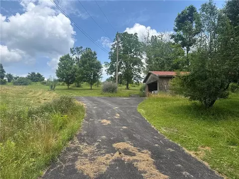 218 Hatfield, Smock, PA 15480