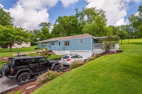 8 Leasure Way, Cecil, PA 15321 photo 3