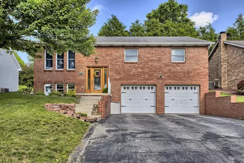 1125 Acorn Dr, Greensburg, PA 15601