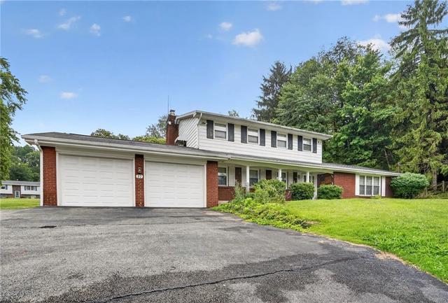 37 Millersdale Rd, Jeannette, PA 15644