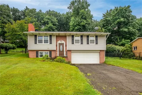 119 W Mcquistion Rd, Butler, PA 16001