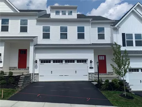 1008 Madisyn Ln, Valencia, PA 16059