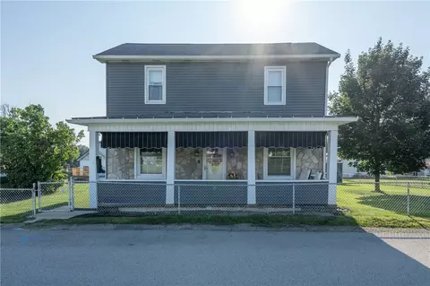 11 School St, Scottdale, PA 15683