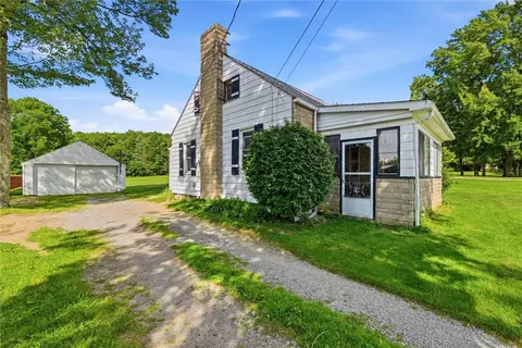 2800 Robertson Rd, Sharpsville, PA 16150