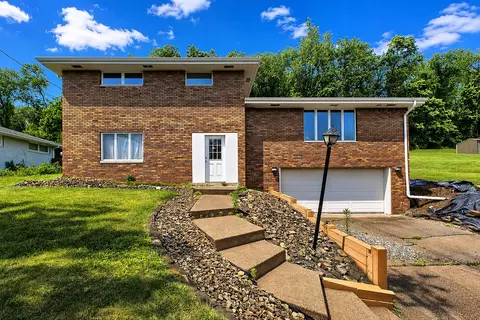 177 S Thompson Ln, Irwin, PA 15642