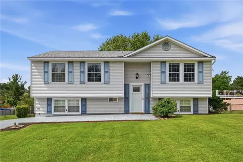 113 Cranbrooke Dr, Coraopolis, PA 15108