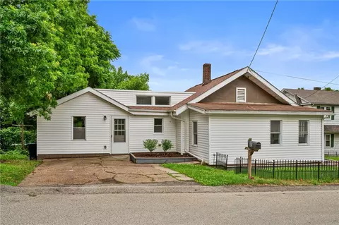82 E Katherine Ave, Washington, PA 15301