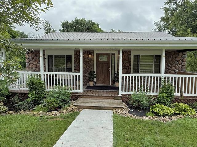 220 Widmer Ave, New Kensington, PA 15068