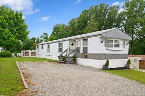 146 Wencliff Ln, Jeannette, PA 15644