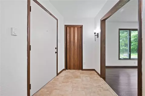 Entry Way - 1156 Cole Rd, Apollo, PA 15613 photo 2 of 4