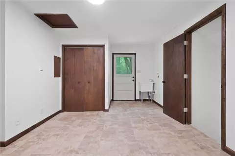 Entry Way - 1156 Cole Rd, Apollo, PA 15613 photo 3 of 4