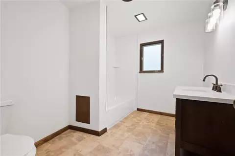 Bath - 1156 Cole Rd, Apollo, PA 15613 photo 1 of 3