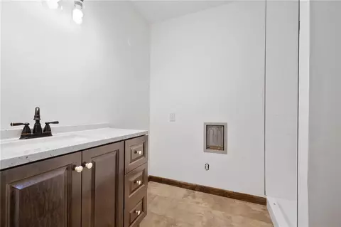 Bath - 1156 Cole Rd, Apollo, PA 15613 photo 2 of 3