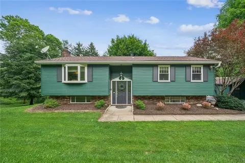 218 4th Street Ext, Houston, PA 15342