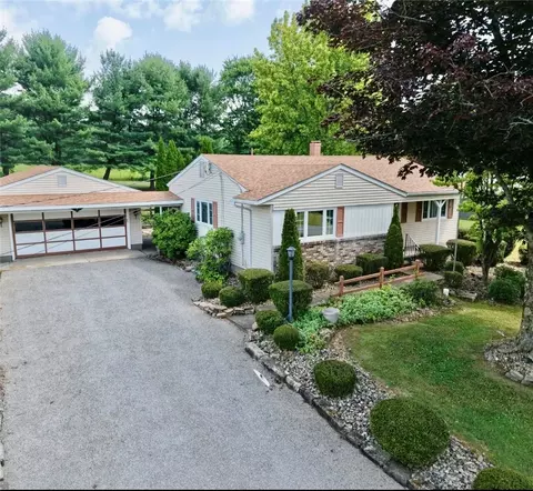440 Glenda Dr, Beaver Falls, PA 15010