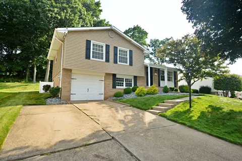 214 Wessex Hls, Moon, PA 15108