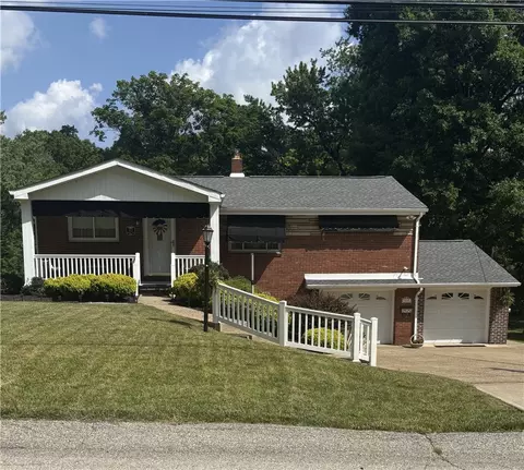 422 Woodrift Ln, Pittsburgh, PA 15236