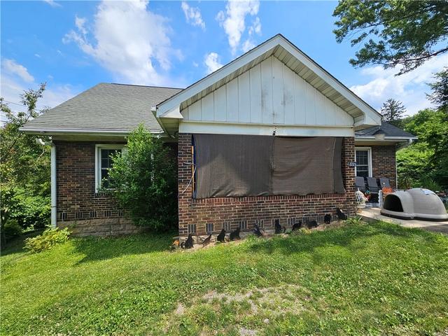 222 Crooked Run Rd, North Versailles, PA 15137