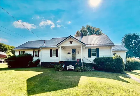 208 N 2nd St, Masontown, PA 15461