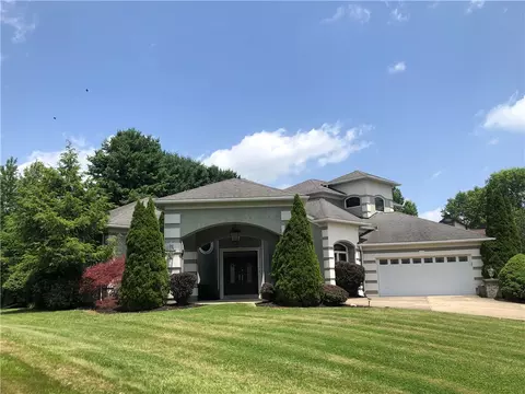 87 Farmview Dr, Uniontown, PA 15401