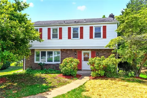 1033 Balmoral Dr, Pittsburgh, PA 15237