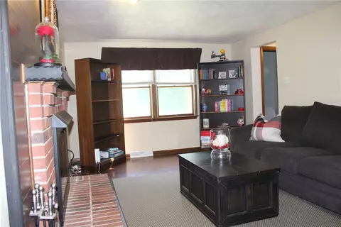 Living - 2407 Willow Dr, Export, PA 15632 photo 6 of 8