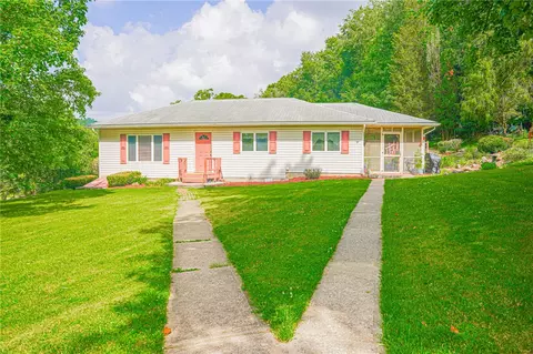 3886 Darlington Rd, Darlington, PA 16115
