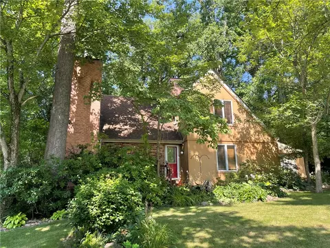 329 Stoneybrooke Dr, Cheswick, PA 15024