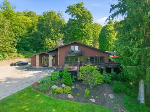 2488 County Line Rd, Champion, PA 15622