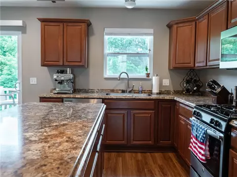 Kitchen - 6407 Lindsey Ln, Export, PA 15632 photo 3 of 5