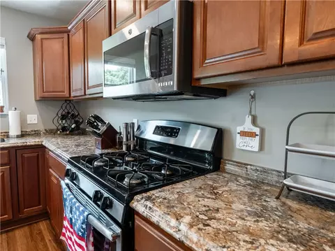 Kitchen - 6407 Lindsey Ln, Export, PA 15632 photo 4 of 5