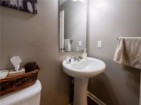 Bath - 6407 Lindsey Ln, Export, PA 15632 photo 2 of 8