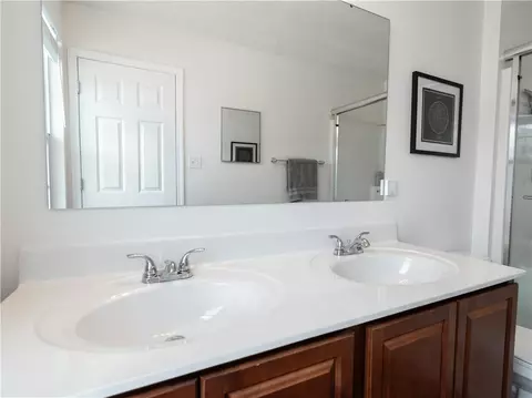 Bath - 6407 Lindsey Ln, Export, PA 15632 photo 5 of 8