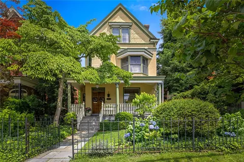 715 College St, Pittsburgh, PA 15232