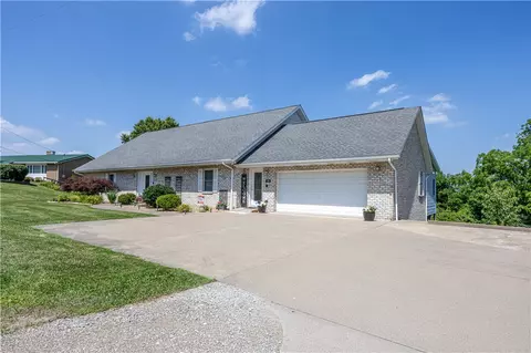 100 Clover Ln, Uniontown, PA 15401